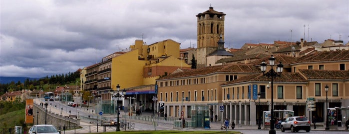 Turismo (Centro de recepción de Visitantes) is one of Segovia.