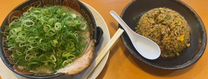 博多長浜らーめん 夢街道 奈良橿原神宮前店 is one of 食事.