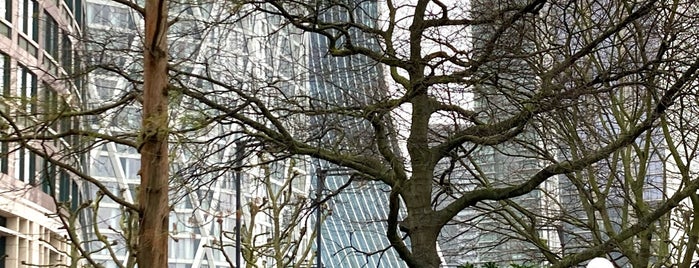 Canary Wharf Pier is one of London.