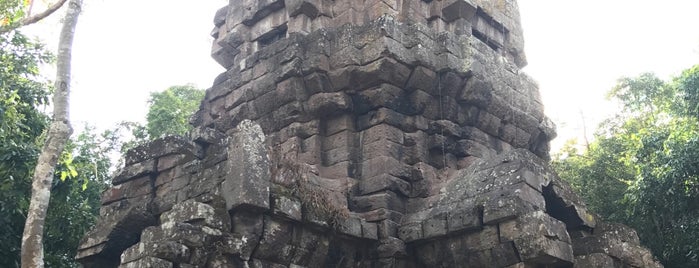 Prasat Ta Khway (The Castle of Buffalo's Eyes) is one of Surin + Buri Rum.