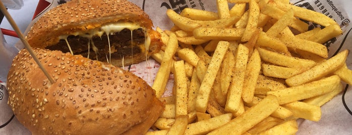 Buğra Burger Meydan is one of Locais curtidos por Franco.