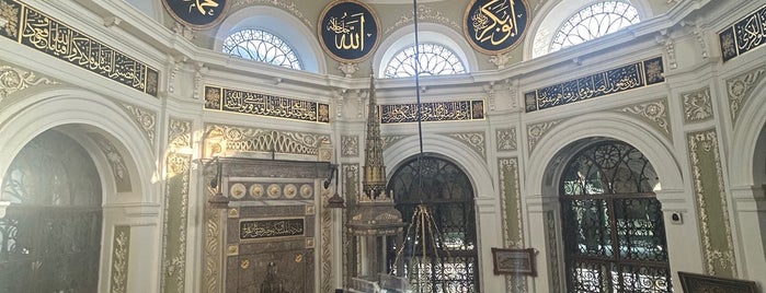 Hırka-i Şerif Camii is one of İstanbul'un huzurlu yerleri.