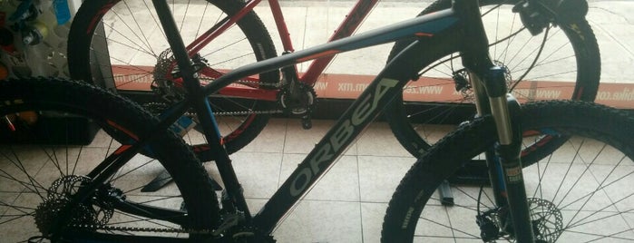 Zero Bike Store is one of Locais curtidos por Armando.