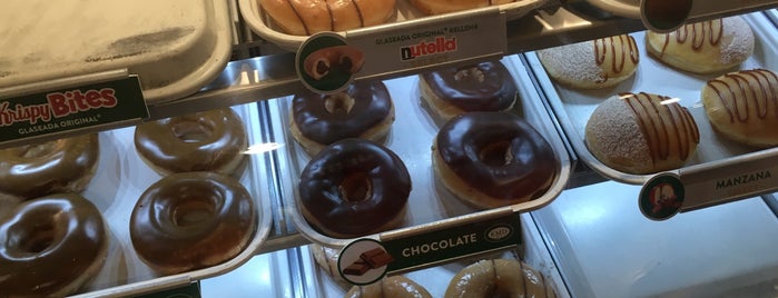 Krispy Kreme is one of Favoritos 💕🍴.