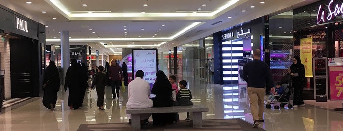 Tala Mall is one of Lugares favoritos de Azad.