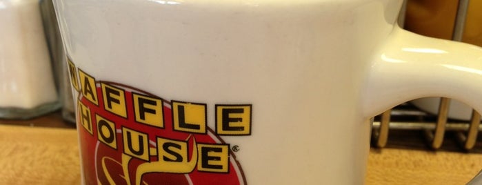 Waffle House is one of Sandy'ın Beğendiği Mekanlar.