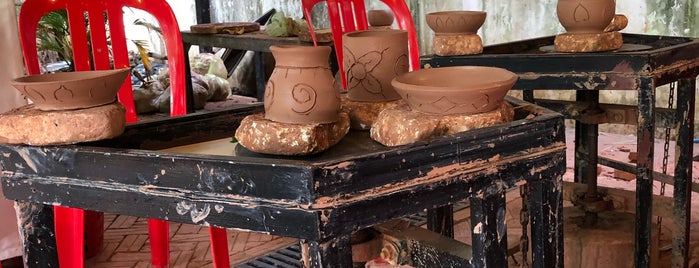 Khmer Ceramics Fine Arts Centre is one of Gespeicherte Orte von Bella.