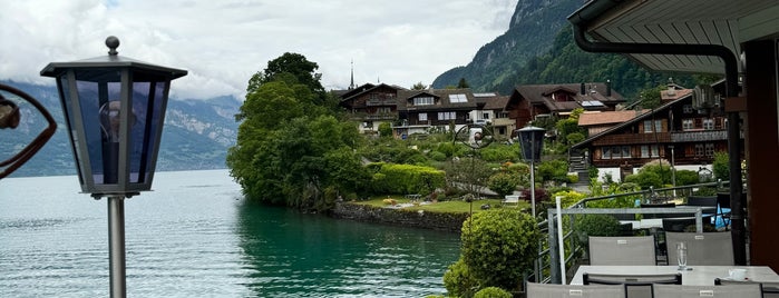 Lake Brienz is one of Switzerland 🧀🍫.
