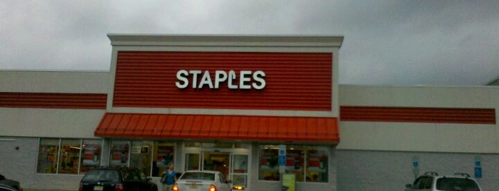 Staples is one of สถานที่ที่ Todd ถูกใจ.