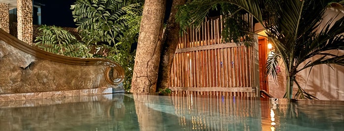 Sinae Phuket Luxury Hotel is one of Phuket.