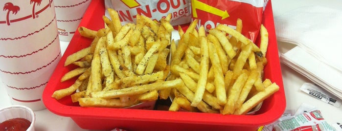 In-N-Out Burger is one of Lugares favoritos de Ilan.