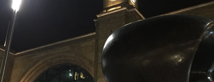 King's Cross Square is one of Sinanさんのお気に入りスポット.