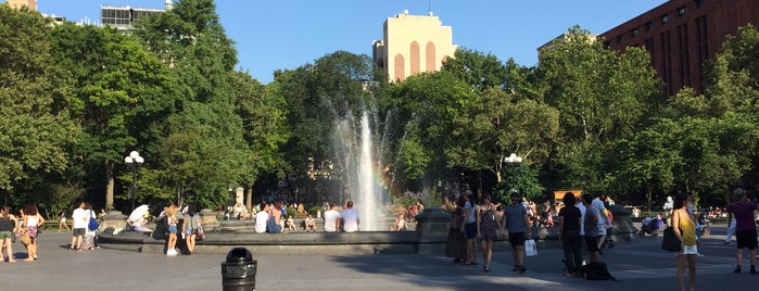 Washington Square Park is one of Locais curtidos por Sinan.