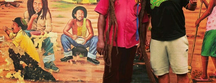 Bob Marley Statue is one of Lugares favoritos de Floydie.