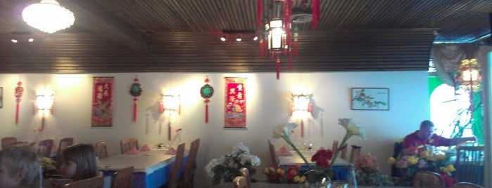 Restaurang China Ho Wah is one of สถานที่ที่ Diana ถูกใจ.