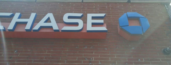 Chase Bank is one of Tempat yang Disukai Lia.