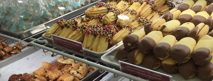 Carlo's Bake Shop is one of Cathy's Saved Places.