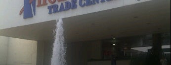 Holguines Trade Center is one of Mall Rat.