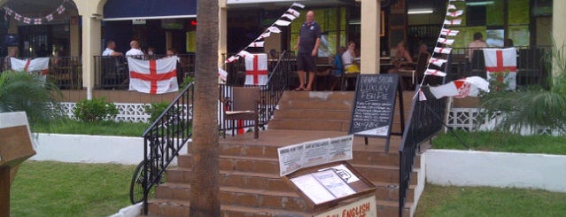 Surfers Bar is one of Lugares guardados de Anna.