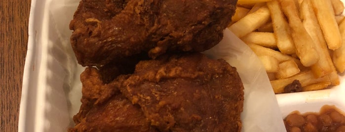 Gus’s World Famous Fried Chicken is one of Lieux qui ont plu à Kevin.