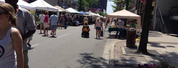 Downtown Windsor Farmers' Market is one of Locais curtidos por Kevan.