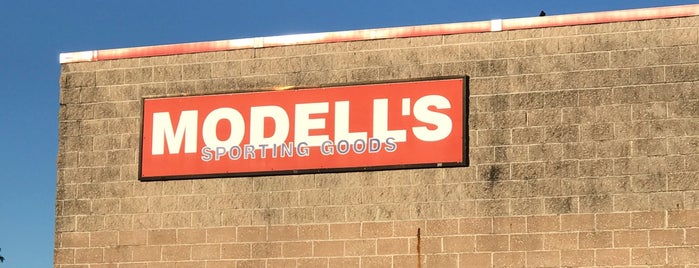 Modell's Sporting Goods is one of JRA'nın Beğendiği Mekanlar.