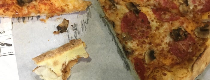Domino's Pizza is one of Locais salvos de Gezginci.