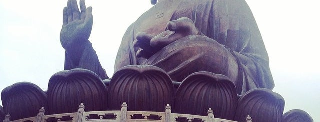Tian Tan Buddha (Giant Buddha) is one of Wonders of the World.