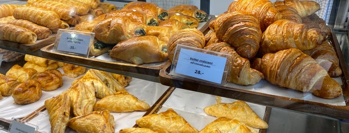 Love Bread Cafe And Bristo is one of Lieux qui ont plu à 🍺B e e r🍻.