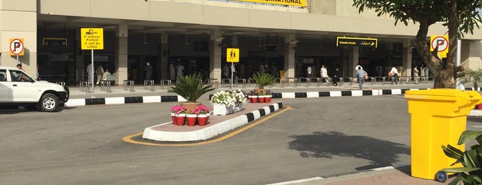 Benazir Bhutto International Airport (ISB) is one of Aeroportos.