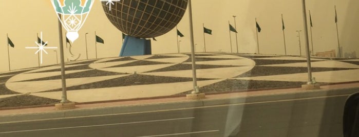 The Globe Roundabout is one of Lugares favoritos de Mohammed.
