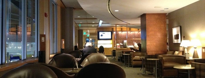 American Airlines Admirals Club is one of Locais curtidos por Chris.