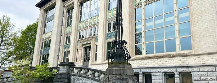 Lycée Emile Jacqmain is one of darek.