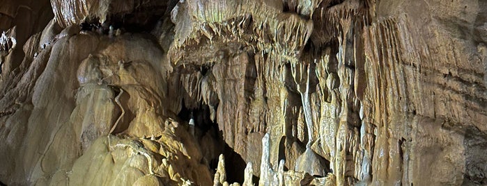 Grottes de Remouchamps is one of Activities 4 kids.