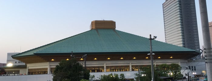 Ryogoku Kokugikan is one of สถานที่ที่ Mick ถูกใจ.