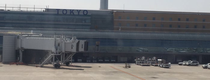 Bandar Udara Internasional Tokyo (Haneda) (HND) is one of Tempat yang Disukai Mick.