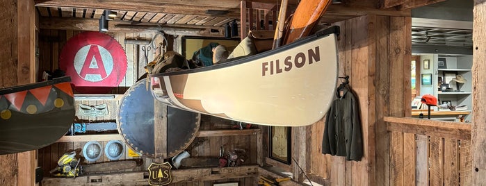 Filson is one of Lizzieさんのお気に入りスポット.