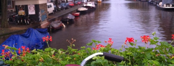 Antiquairbrug (Brug 69) is one of Prinsengracht ❌❌❌.