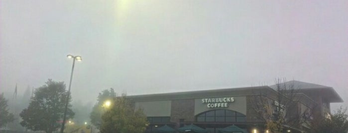 Starbucks is one of Orte, die Nadine gefallen.