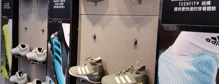 Adidas Flagship Store is one of Lieux qui ont plu à Shank.