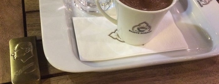 Kahve Sokağı is one of Locais curtidos por Melih.