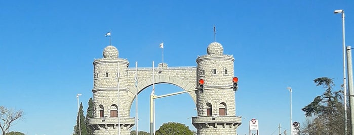 Arco de Córdoba is one of Córdoba.