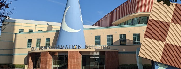 Walt Disney Animation Studios is one of Ver mas tarde.