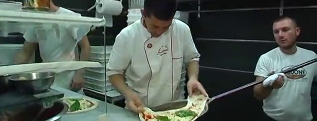 Pizzeria Lampo2 is one of Napoli.