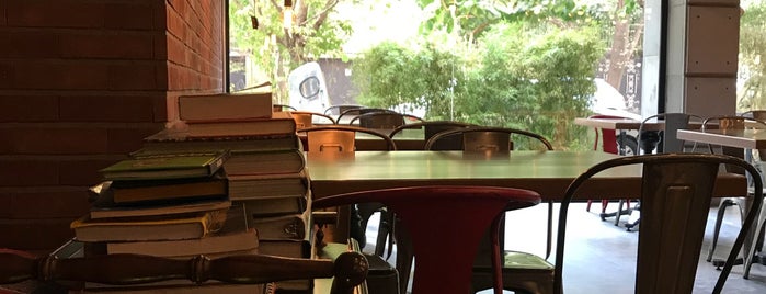 7bistro cafe ( كافه رستوران هفت ) is one of To do list 3.