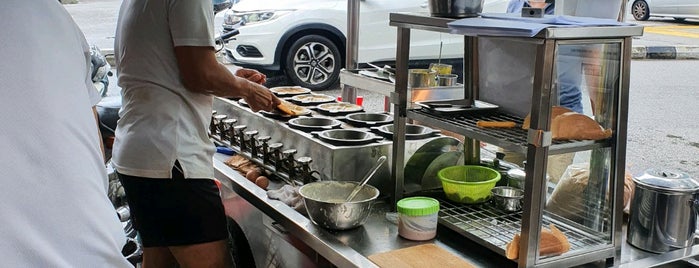 Pancake Corner (万煎糕) is one of Penang.