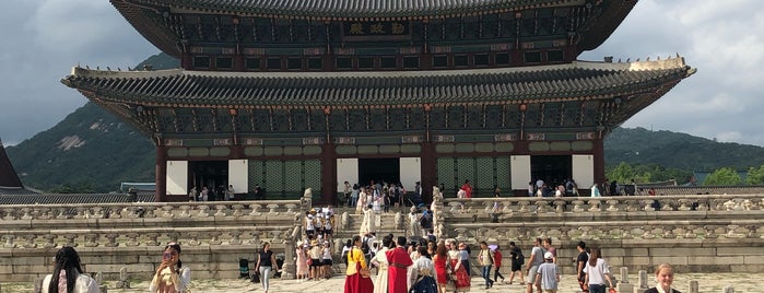 Palazzo Gyeongbokgung is one of Where to go in Seoul.
