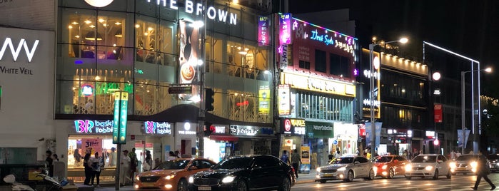 Itaewon is one of Where to go in Seoul.