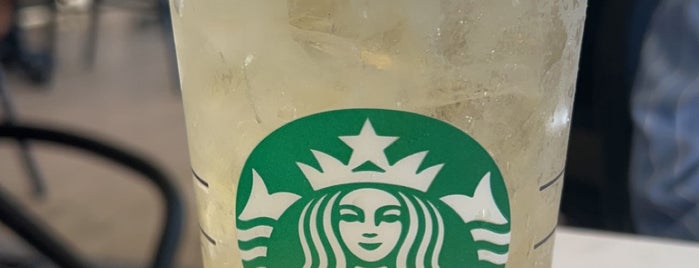 Starbucks is one of Hulyaさんのお気に入りスポット.