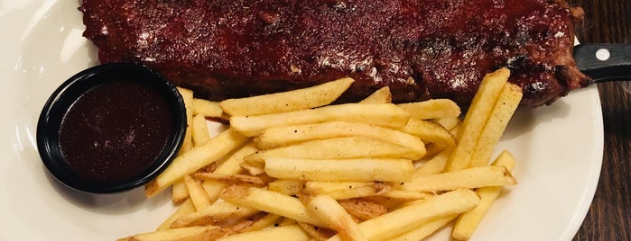 T.G.I. Friday's is one of The 15 Best Places for Ribs in Budapest.